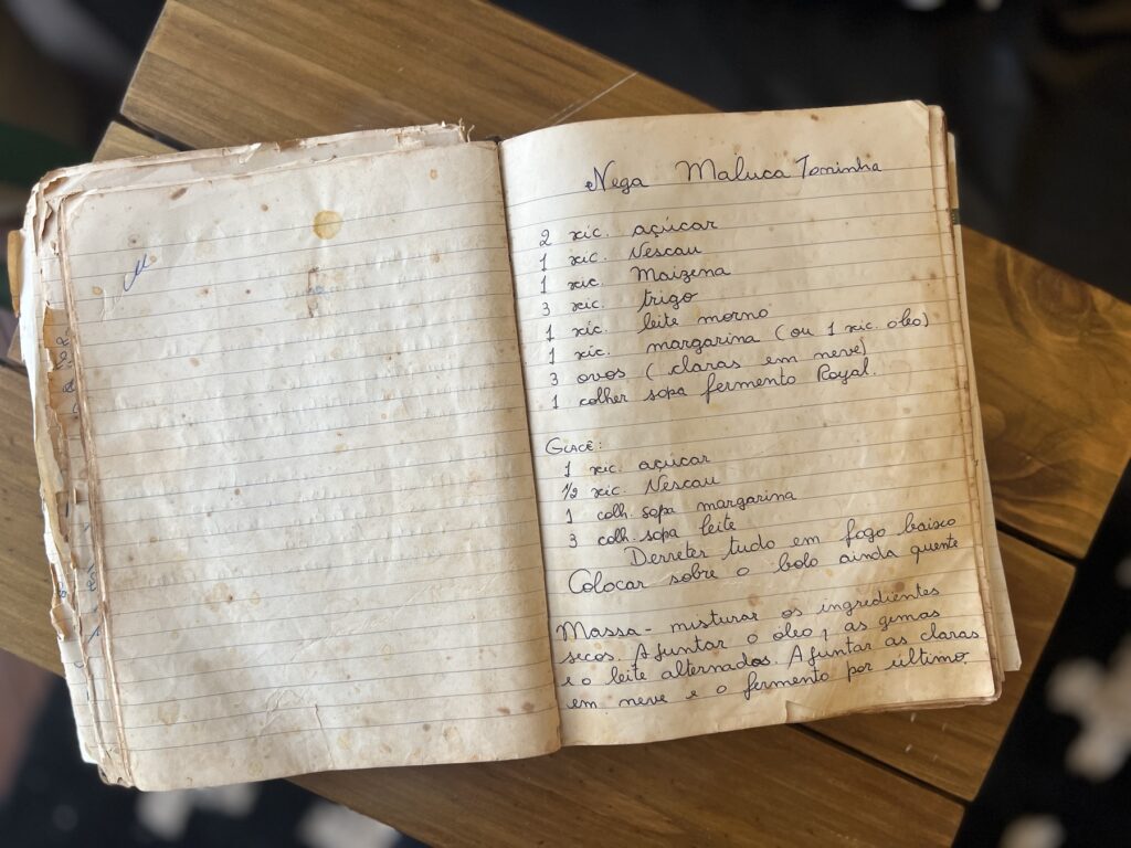 caderno antigo de receitas da avó da Chef Carolina Garofani da Caramelodrama